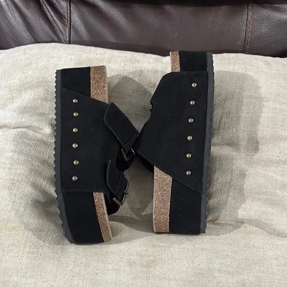 Steve Madden Black Double Buckle Platform sandals - Picture 6 of 9